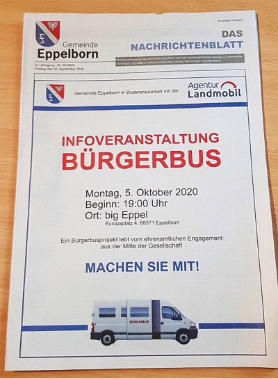 Das Nachrichtenblatt der Gemeinde Eppelborn berichtet auf der Titelseite über die Informationsveranstaltung Bürgerbus am Montag, 5. Oktober 2020 im big Eppel in Eppelborn, Saarland. Foto: Heiko Girnus/Gemeinde Eppelborn